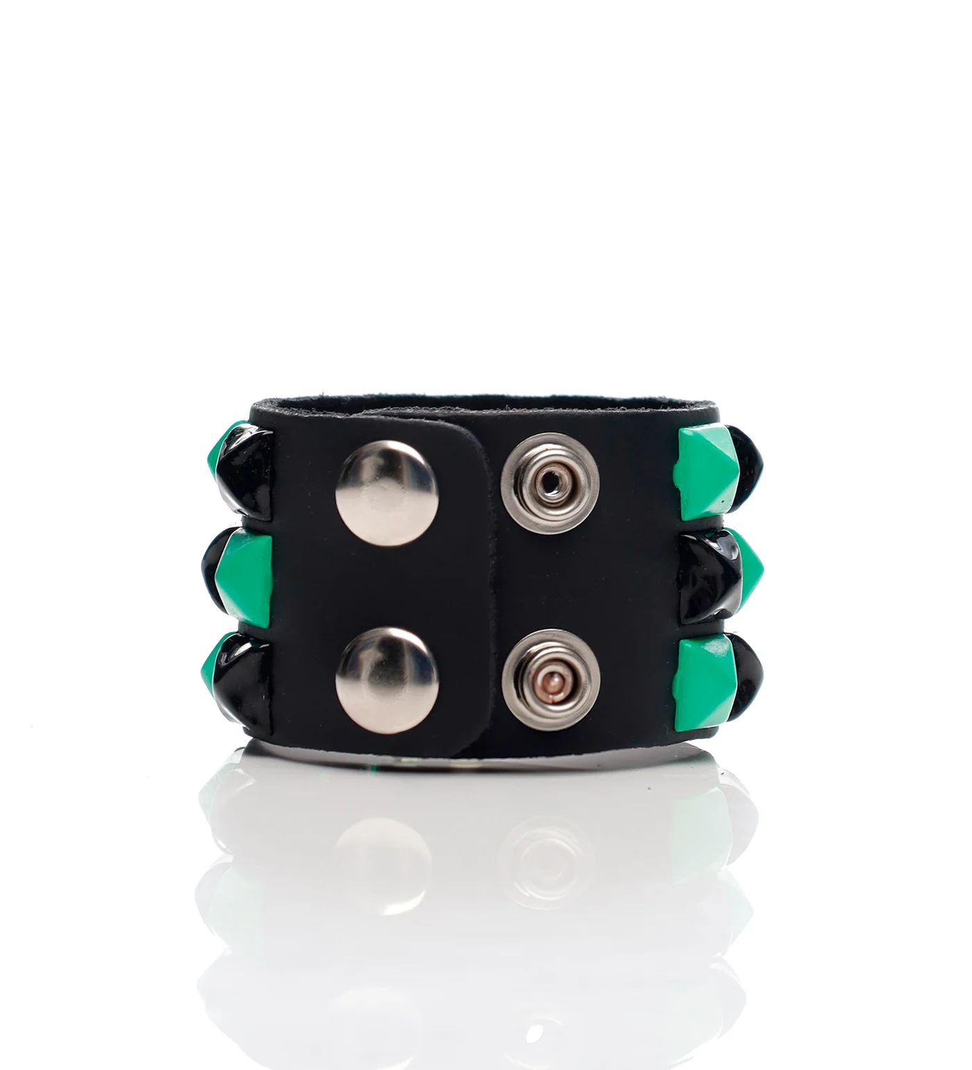 3 Row 1/2'' Pyramid Stud Snap Bracelet, Checkered Green/Black - Image 2