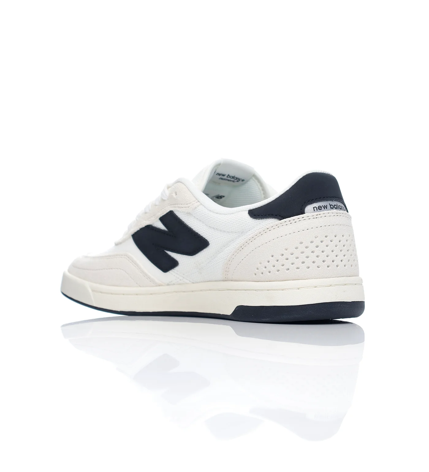 440 V2, White/Black - Image 3