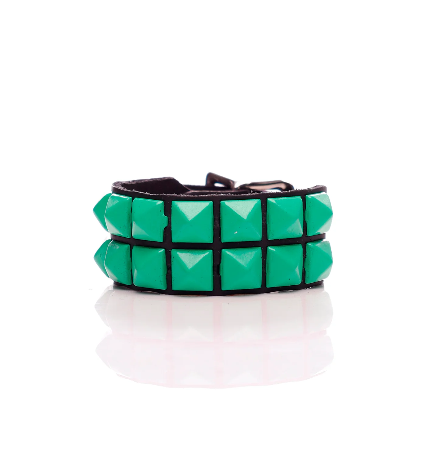 Buckle Bracelet With 2 Row 1/2 Pyramids, Black/Green
