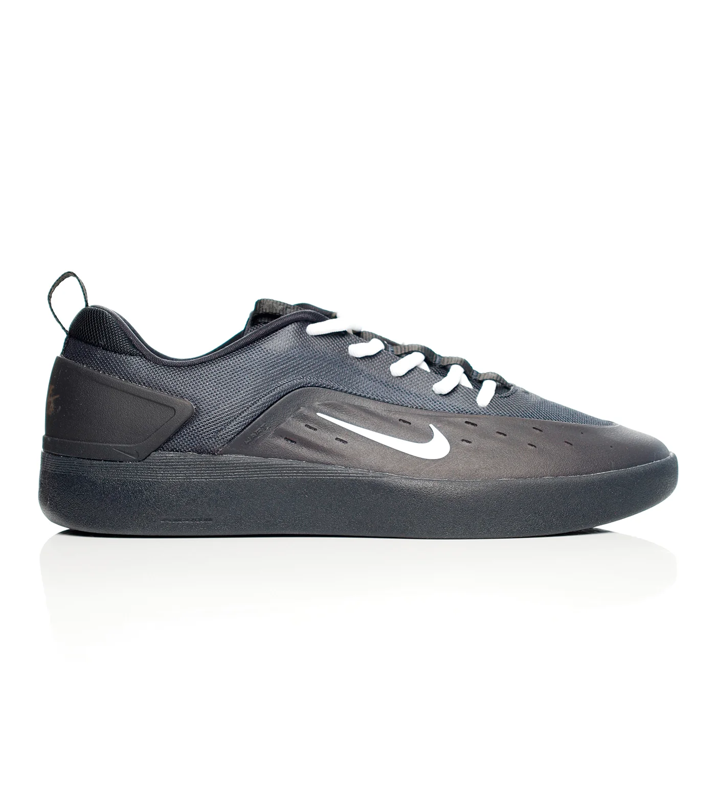 Nyjah 4, Black/White/Black