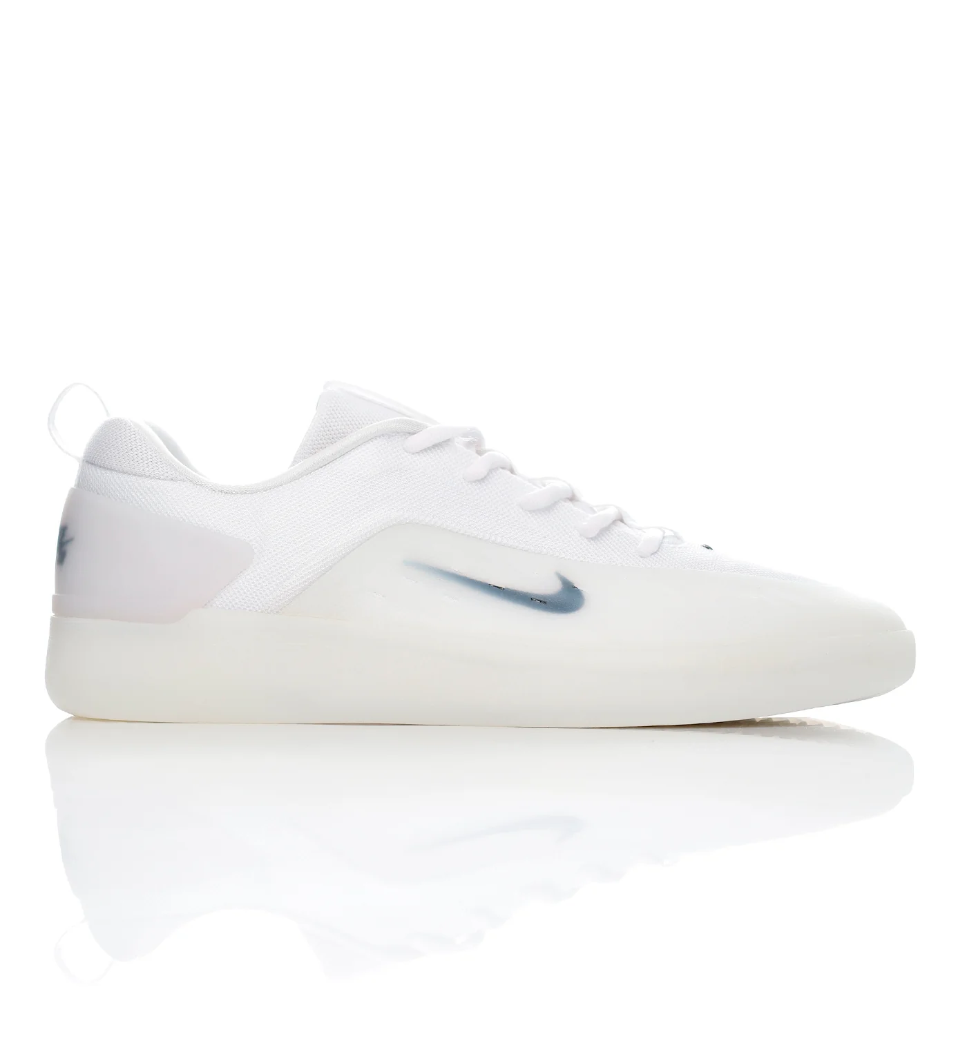 Nyjah 4, White/Black