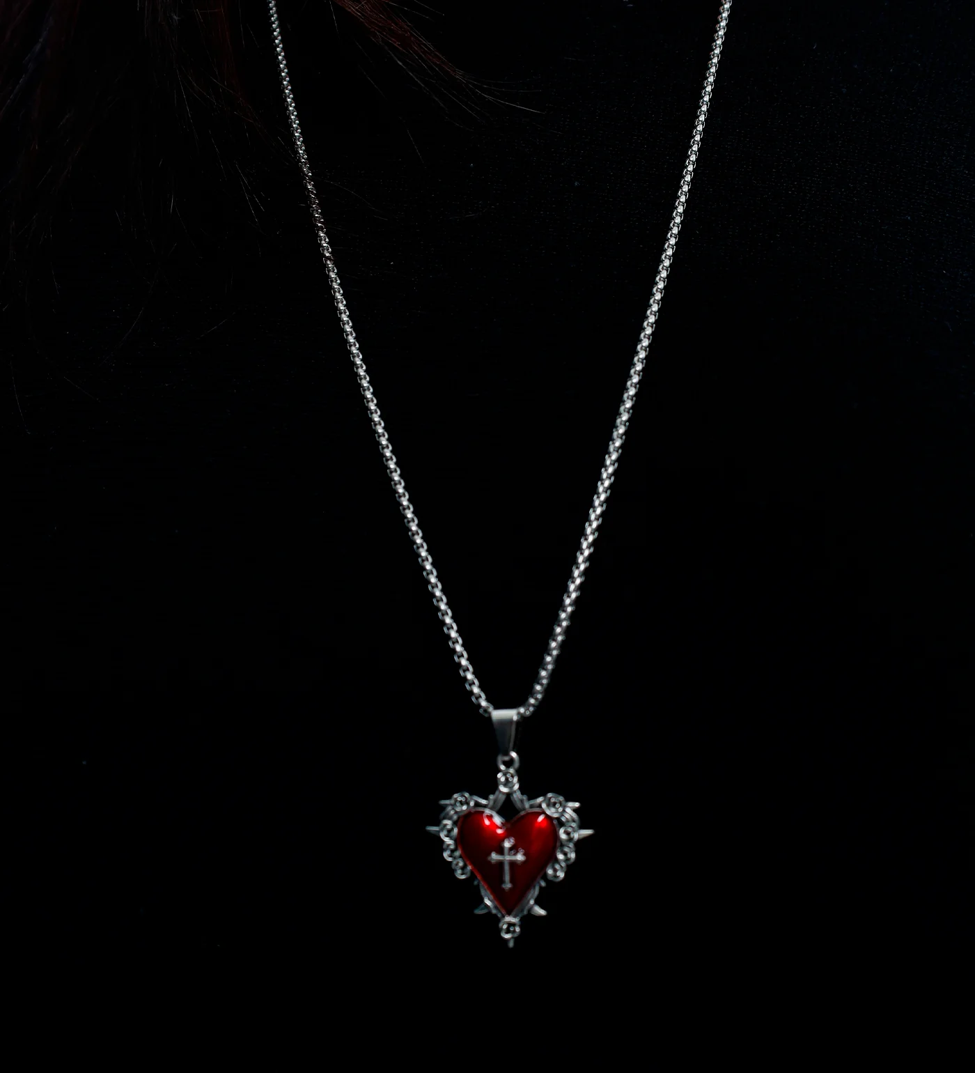 Small Spiked Heart w/ Cross Design Design, Silver/Red (2E) - Image 4