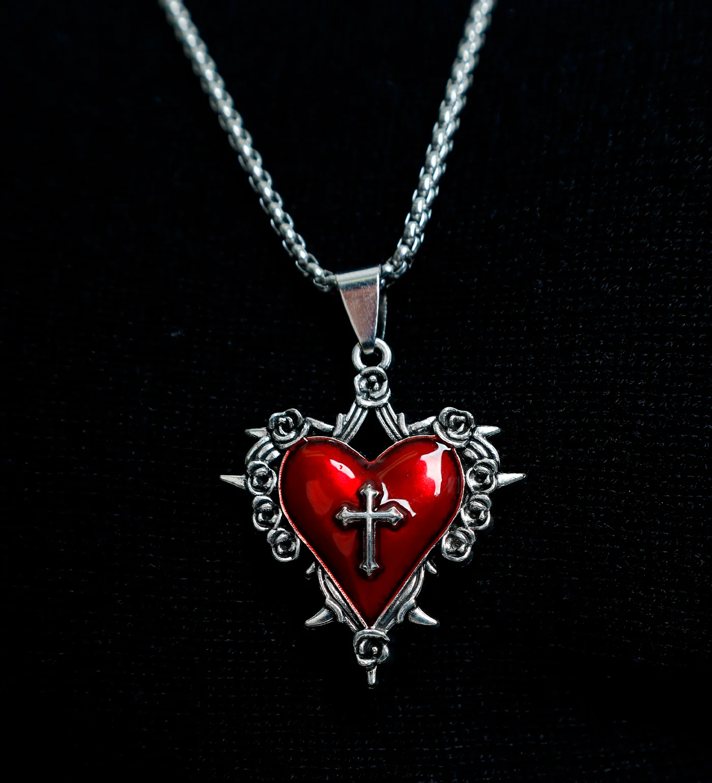 Small Spiked Heart w/ Cross Design Design, Silver/Red (2E) - Image 5