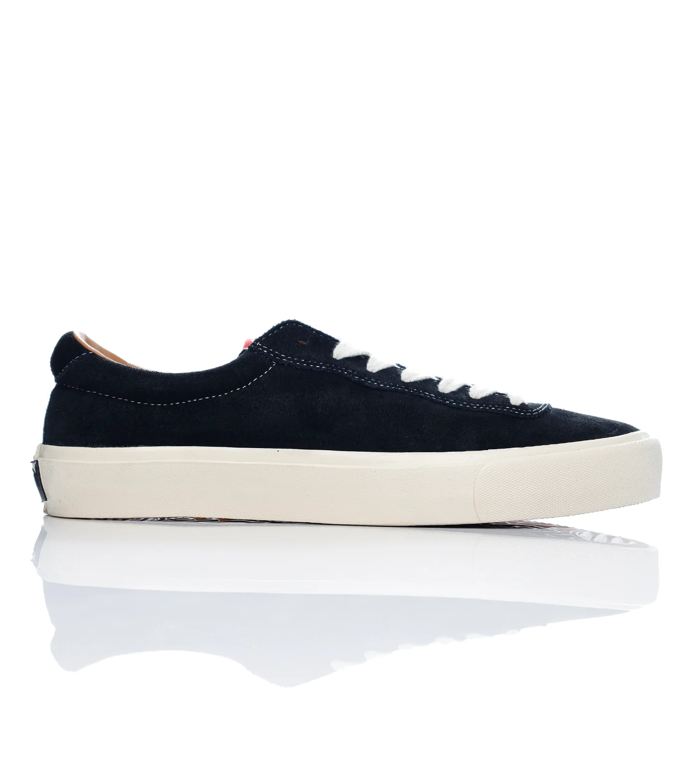 VM001, Black/White